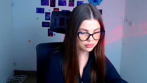 Snapshot of camilla_xo_ chatting on 11/28/25, 12:19 Camilla online show from 11/28/25, 12:19