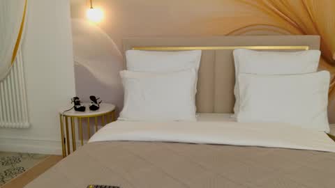 Camilla online show from 09/19/25, 05:09