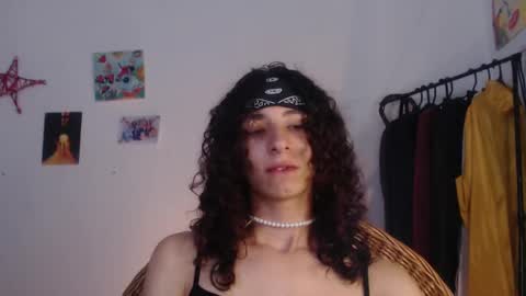Snapshot of camille_delrey chatting on 01/19/25, 04:22 Camille online show from 01/19/25, 04:22