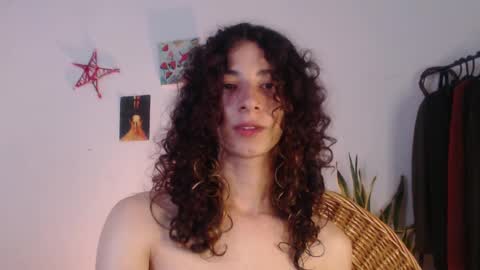 Snapshot of camille_delrey chatting on 01/21/25, 04:54 Camille online show from 01/21/25, 04:54