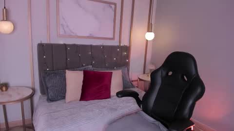 Snapshot of camille_eyes chatting on 11/05/25, 09:15 camille online show from 11/05/25, 09:15