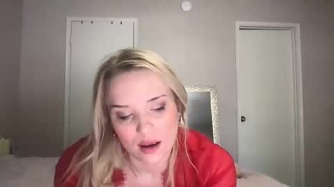 Snapshot of camilleclairexo chatting on 04/01/26, 08:17 camilleclairexo online show from 04/01/26, 08:17
