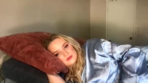 Snapshot of camilleclairexo chatting on 04/27/26, 06:50 camilleclairexo online show from 04/27/26, 06:50
