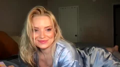 Snapshot of camilleclairexo chatting on 05/05/26, 06:10 camilleclairexo online show from 05/05/26, 06:10