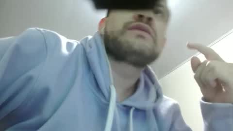 Snapshot of camiloking17 chatting on 12/14/25, 10:47 camilo online show from 12/14/25, 10:47