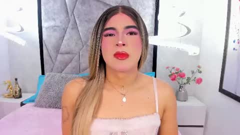Snapshot of camirauxx chatting on 06/15/26, 10:01 camirauxx online show from 06/15/26, 10:01
