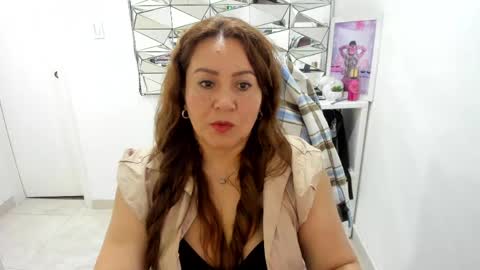 Snapshot of camixxx_m chatting on 04/25/26, 01:41 camixxx_m online show from 04/25/26, 01:41