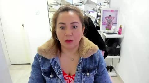 Snapshot of camixxx_m chatting on 05/07/26, 12:21 camixxx_m online show from 05/07/26, 12:21