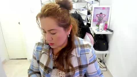 Snapshot of camixxx_m chatting on 06/19/26, 12:09 camixxx_m online show from 06/19/26, 12:09