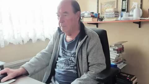 Snapshot of cammee chatting on 02/16/25, 08:54 Cammee online show from 02/16/25, 08:54