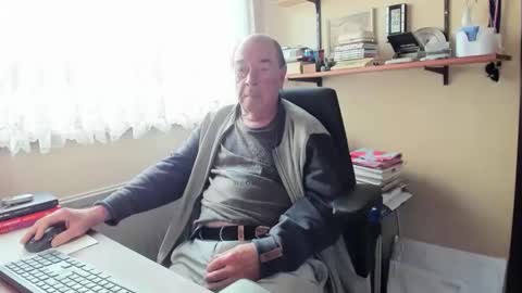 Snapshot of cammee chatting on 10/30/25, 10:49 Cammee online show from 10/30/25, 10:49