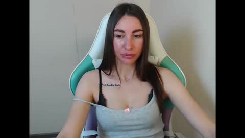 Snapshot of cammila_horn chatting on 04/24/26, 05:54 cammila horn online show from 04/24/26, 05:54