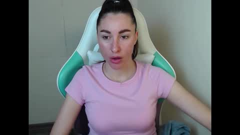 Snapshot of cammila_horn chatting on 04/26/26, 05:05 cammila horn online show from 04/26/26, 05:05