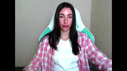 Snapshot of cammila_horn chatting on 06/15/26, 05:09 cammila horn online show from 06/15/26, 05:09