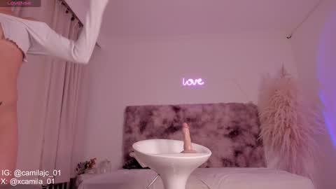 Laura Camila online show from 01/05/25, 12:42