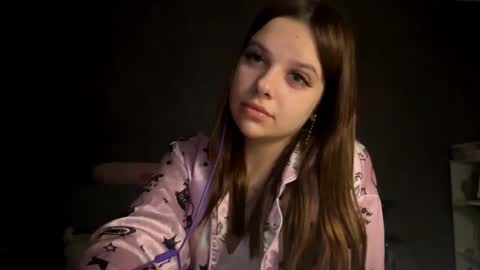 Snapshot of cammyalquicira chatting on 09/25/25, 04:00 Vicky online show from 09/25/25, 04:00