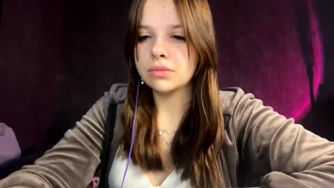 Snapshot of cammyalquicira chatting on 09/26/25, 02:21 Vicky online show from 09/26/25, 02:21