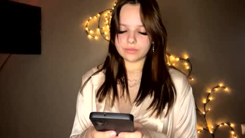 Snapshot of cammyalquicira chatting on 09/30/25, 03:28 Vicky online show from 09/30/25, 03:28