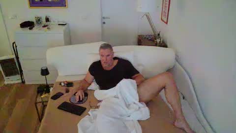 camunication online show from 02/10/25, 10:09