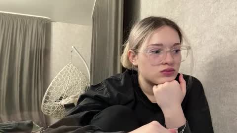 Snapshot of candelariahile chatting on 02/17/26, 02:24 candelariahile online show from 02/17/26, 02:24