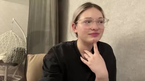 Snapshot of candelariahile chatting on 02/18/26, 03:30 candelariahile online show from 02/18/26, 03:30