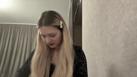 Snapshot of candelariahile chatting on 03/04/26, 02:45 candelariahile online show from 03/04/26, 02:45