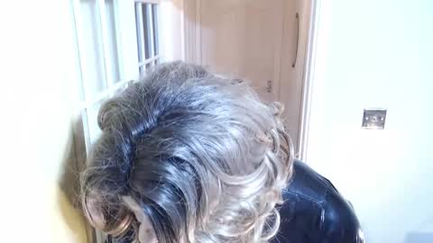 candi smokes online show from 11/23/25, 03:23