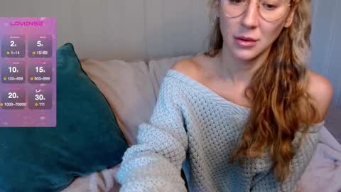 Snapshot of candicamgirl chatting on 12/03/24, 07:55 MissCandiJones online show from 12/03/24, 07:55