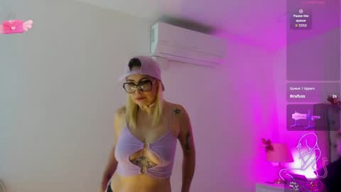 Snapshot of candiegilson__ chatting on 04/28/26, 12:43 Candie online show from 04/28/26, 12:43