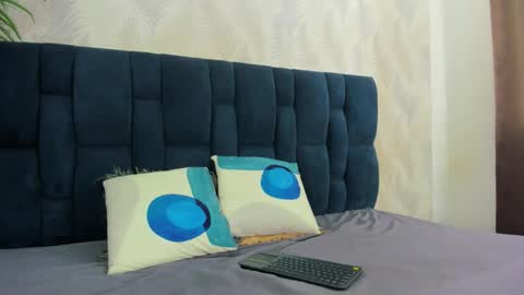 candise online show from 10/12/25, 02:16