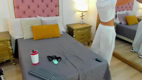Candy online show from 02/11/25, 01:41