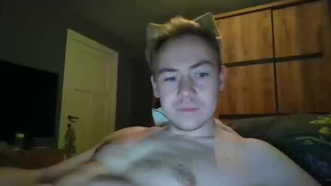 Snapshot of candy_boy_xoxo chatting on 03/11/26, 04:35 candy_boy_xoxo online show from 03/11/26, 04:35