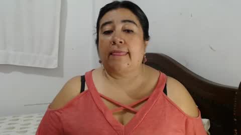 lucy online show from 01/04/25, 01:52