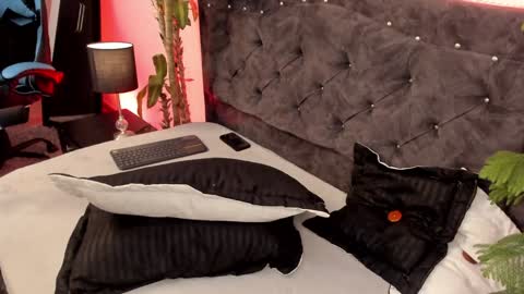 Snapshot of candy_canne__ chatting on 12/13/24, 07:32 CamilaInstagram candy canne  Pvt open online show from 12/13/24, 07:32