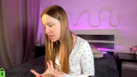 Candy online show from 11/08/25, 01:17