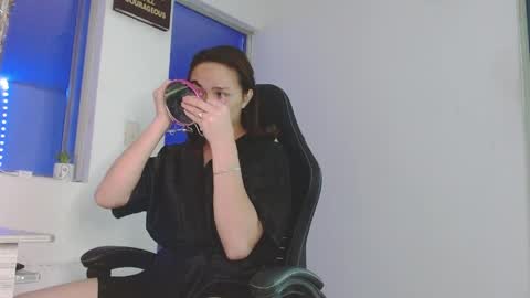 candy_giuliana21 online show from 04/18/26, 12:03