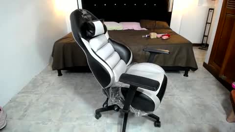 candy online show from 01/28/25, 11:50