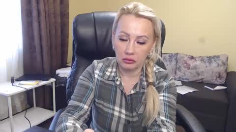 candy_hellenx online show from 02/04/26, 10:21