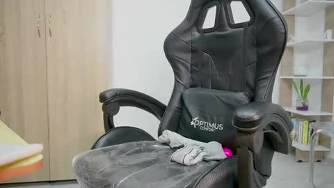 Nickol online show from 06/02/26, 07:27