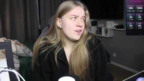 Snapshot of candy_meggie chatting on 12/05/24, 01:49 Megan online show from 12/05/24, 01:49