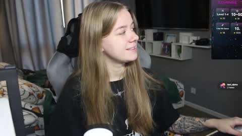 Snapshot of candy_meggie chatting on 12/11/24, 09:19 Megan online show from 12/11/24, 09:19