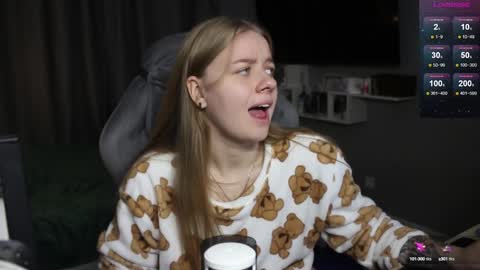 Snapshot of candy_meggie chatting on 12/24/24, 01:39 Megan online show from 12/24/24, 01:39