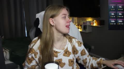 Snapshot of candy_meggie chatting on 12/25/24, 10:28 Megan online show from 12/25/24, 10:28