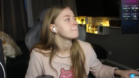 Snapshot of candy_meggie chatting on 01/09/25, 01:35 Megan online show from 01/09/25, 01:35