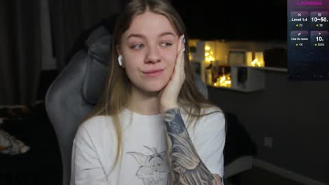 Snapshot of candy_meggie chatting on 01/15/25, 05:37 Megan online show from 01/15/25, 05:37