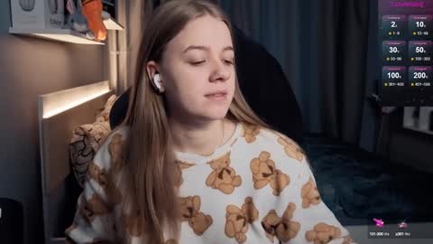 Snapshot of candy_meggie chatting on 02/02/25, 01:30 Megan online show from 02/02/25, 01:30