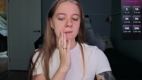 Snapshot of candy_meggie chatting on 09/11/25, 09:31 Megan online show from 09/11/25, 09:31