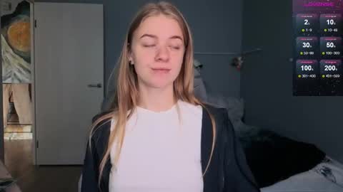 Snapshot of candy_meggie chatting on 09/17/25, 08:16 Megan online show from 09/17/25, 08:16