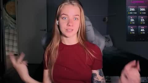 Snapshot of candy_meggie chatting on 09/20/25, 12:17 Megan online show from 09/20/25, 12:17