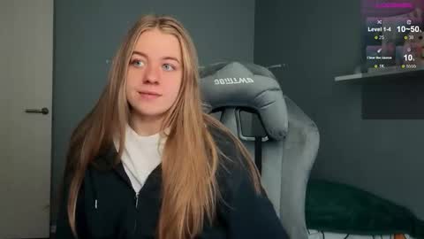 Snapshot of candy_meggie chatting on 09/29/25, 09:03 Megan online show from 09/29/25, 09:03